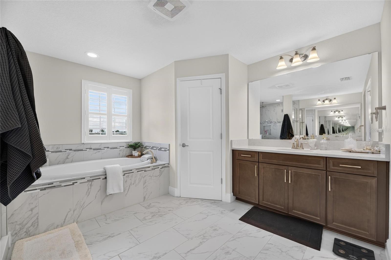 9125 WARM SPRINGS CIR — photo 38
