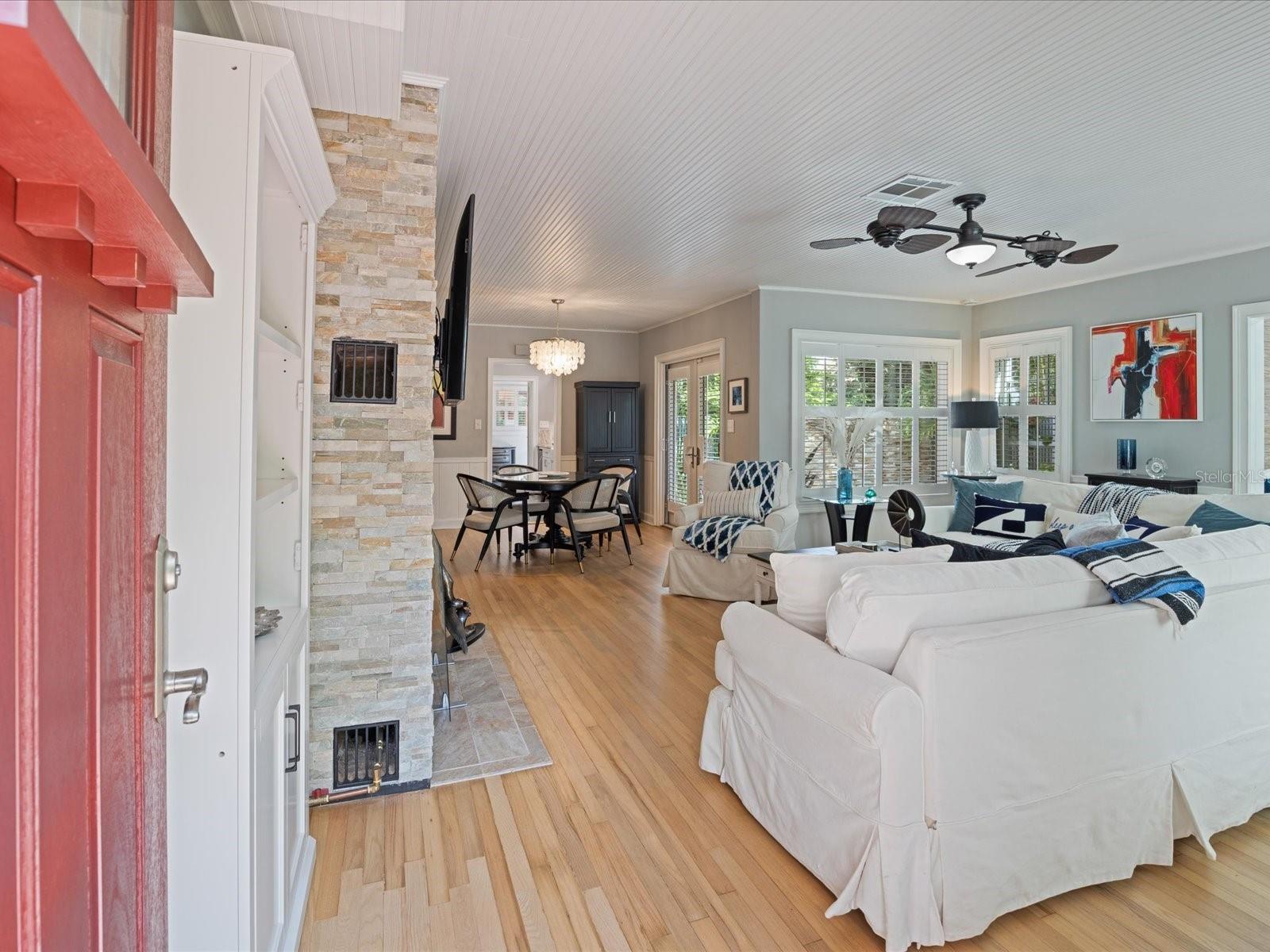 420 DRUID RD W — photo 3