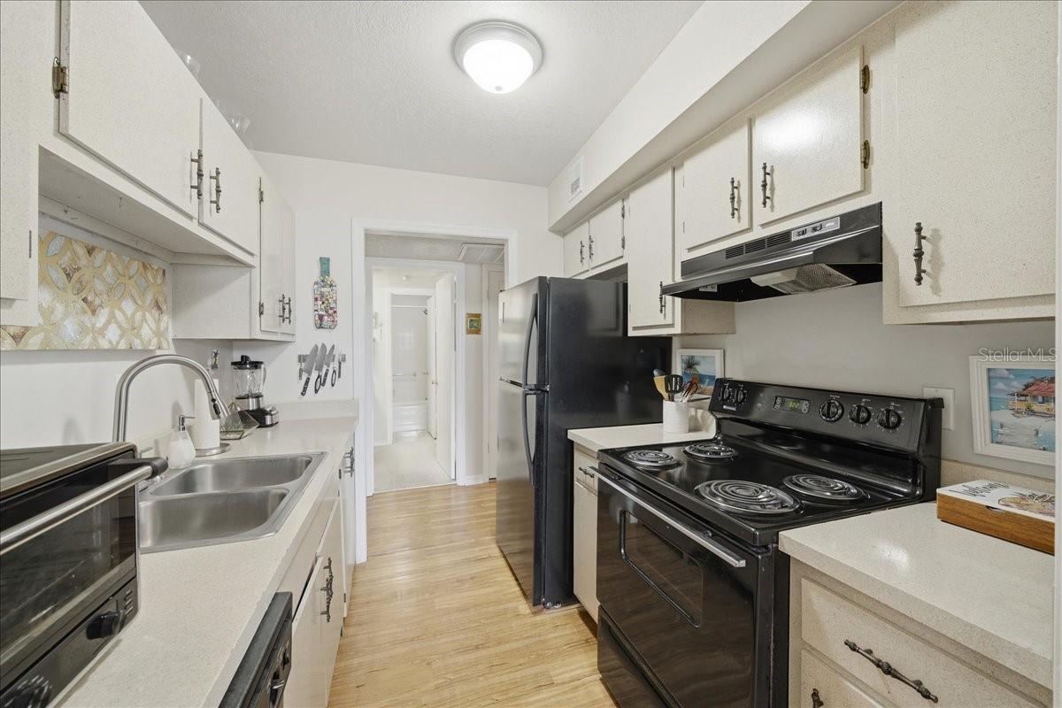 111 SEAHORSE DR SE #B — photo 16