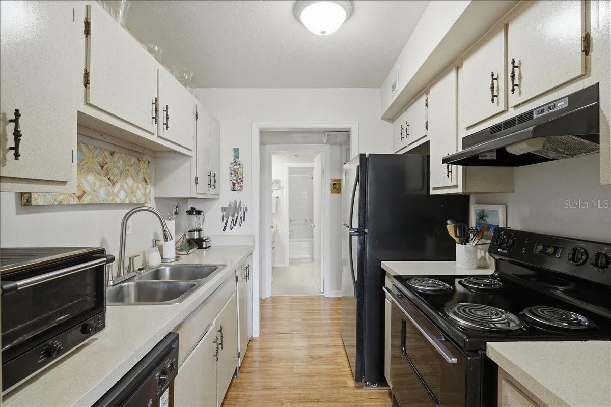 111 SEAHORSE DR SE #B — photo 19