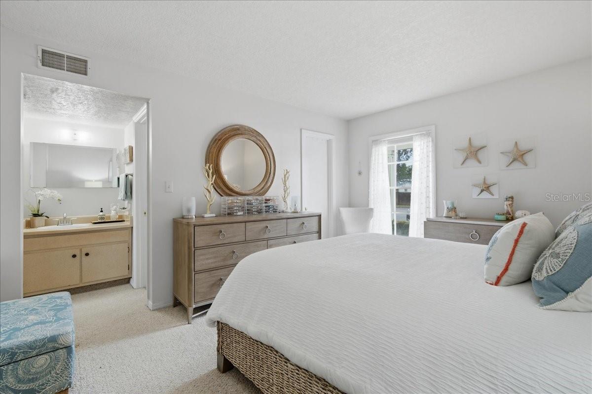 111 SEAHORSE DR SE #B — photo 32