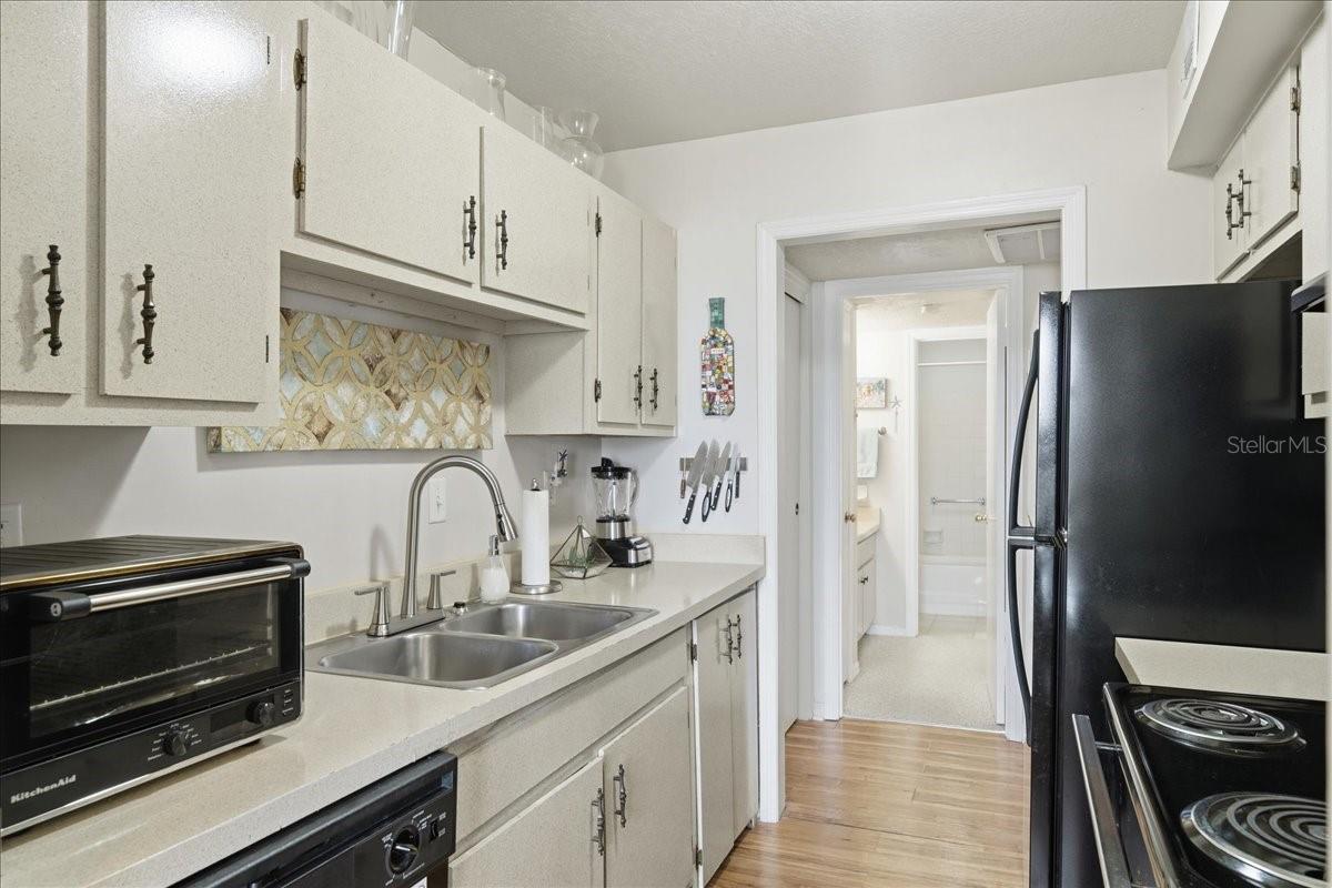 111 SEAHORSE DR SE #B — photo 20