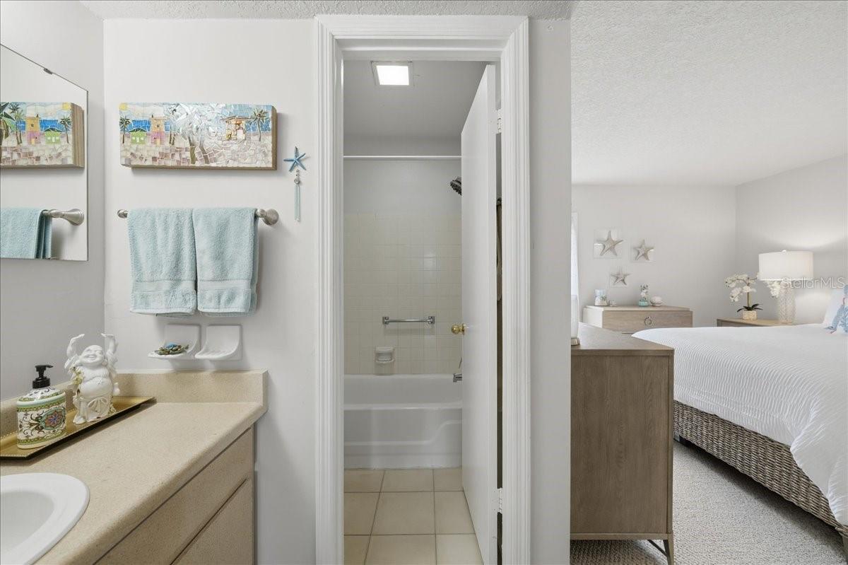 111 SEAHORSE DR SE #B — photo 27