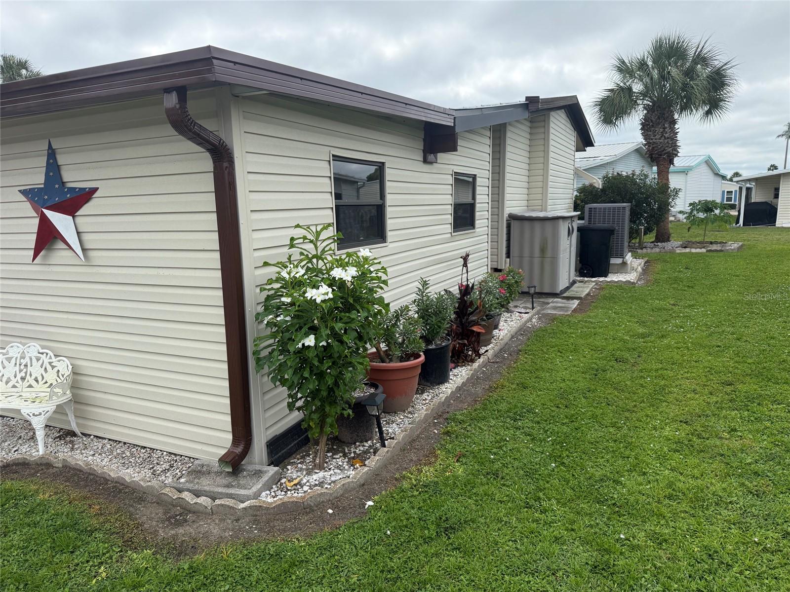 109 N SAINT THOMAS CIR — photo 14
