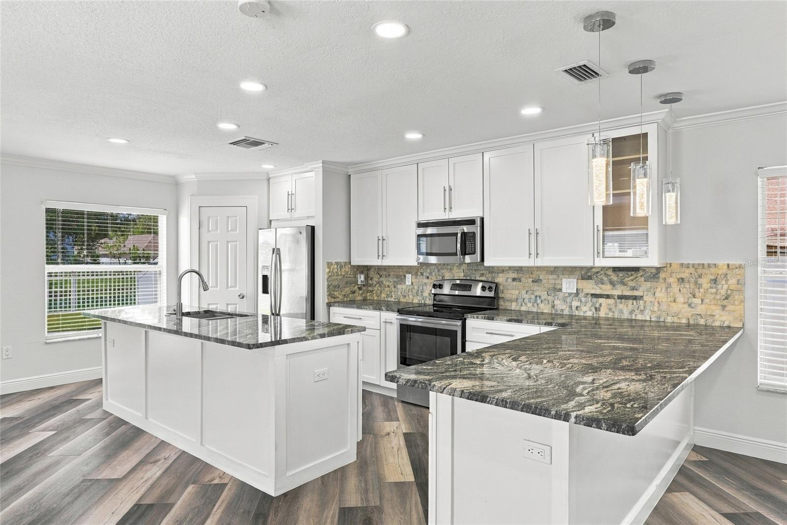 3327 THISTLEDOWN LN — photo 4