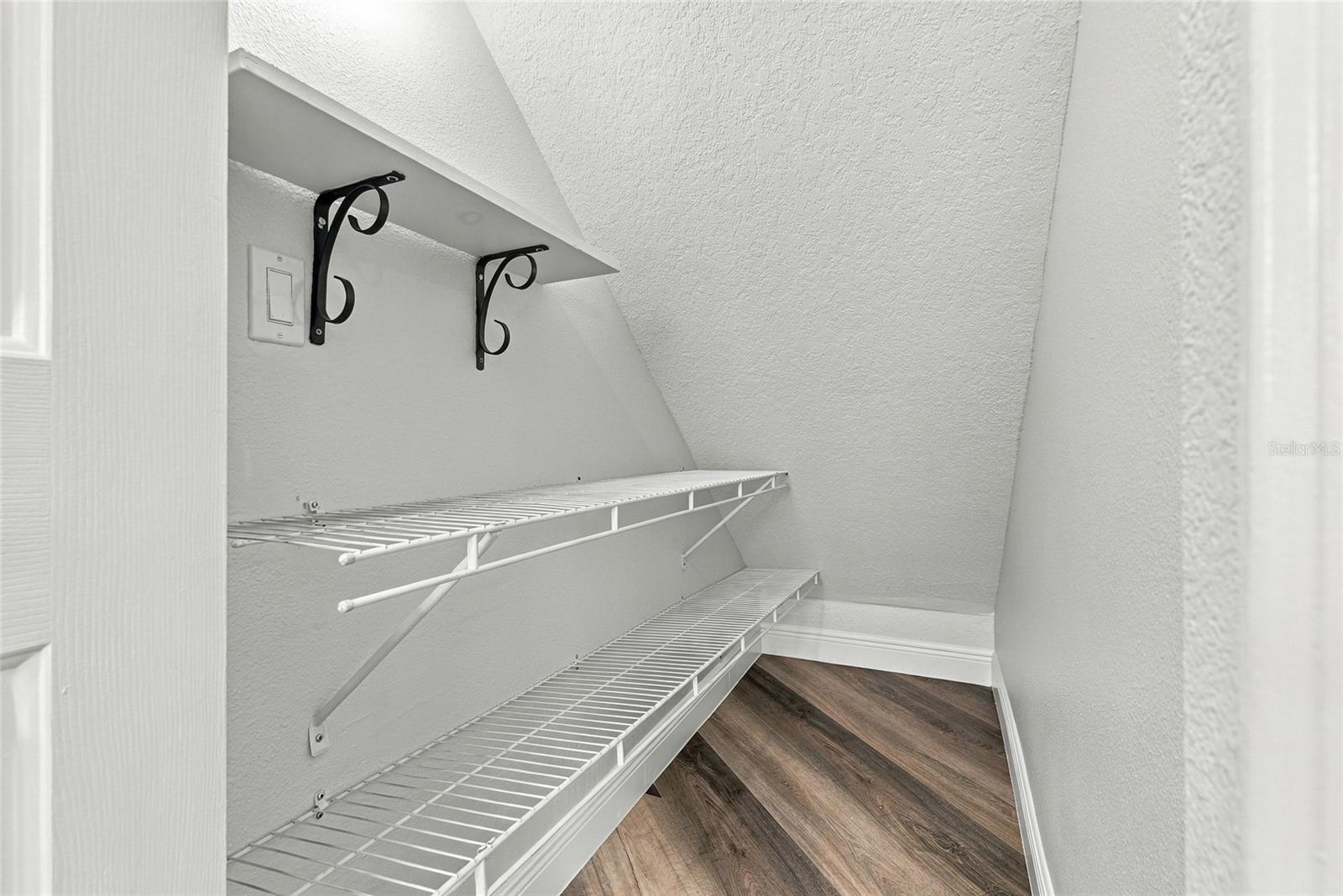 3327 THISTLEDOWN LN — photo 12