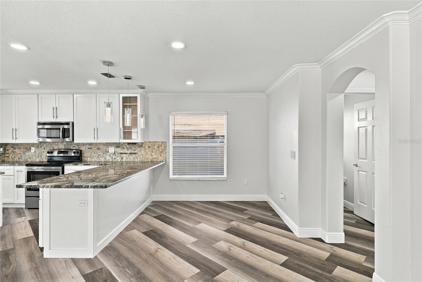 3327 THISTLEDOWN LN — photo 9
