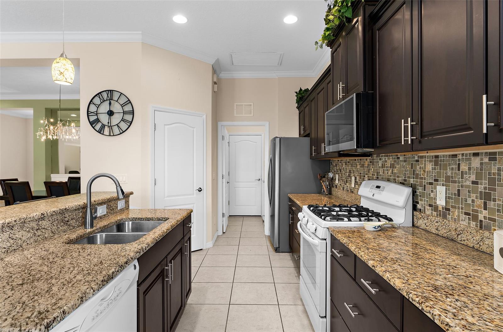 4720 CLAREMONT PARK DR — photo 15
