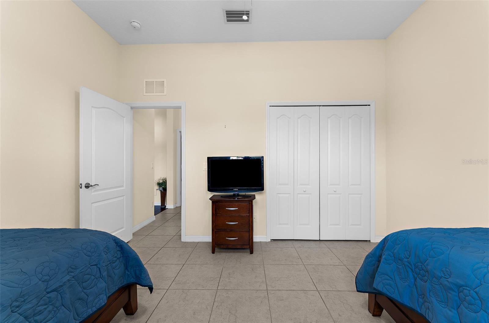 4720 CLAREMONT PARK DR — photo 31
