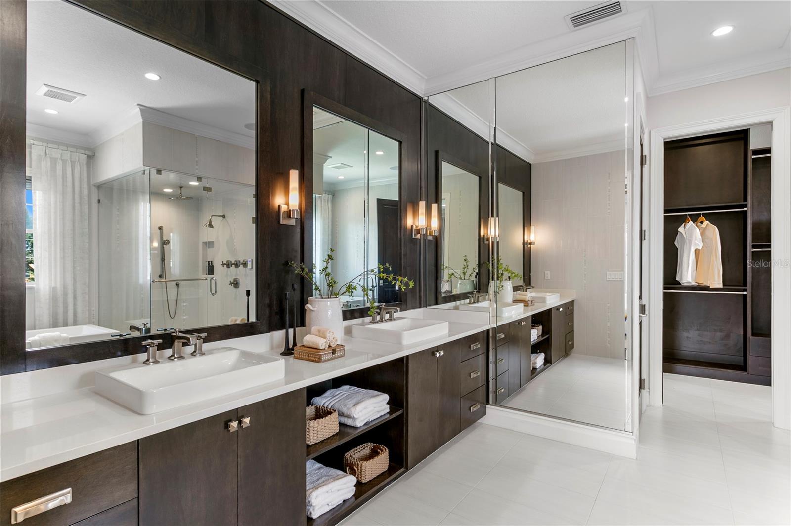 524 BEACH DR NE — photo 31