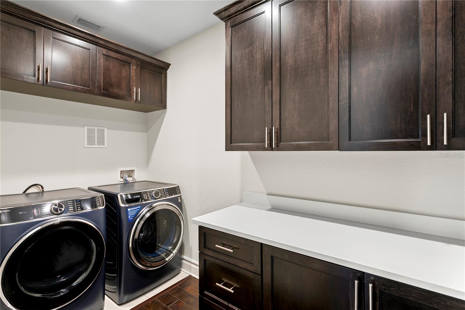 524 BEACH DR NE — photo 50