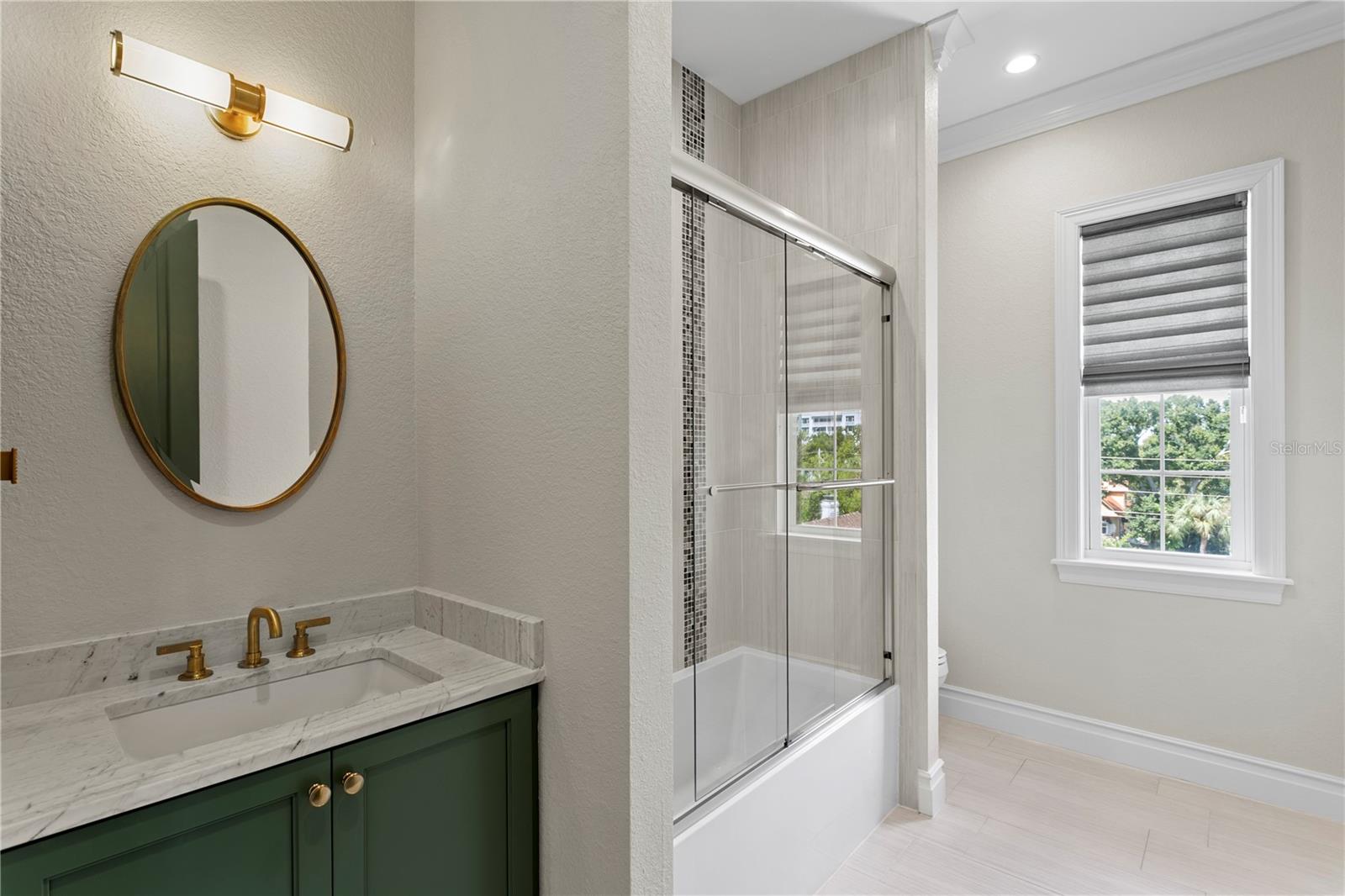 524 BEACH DR NE — photo 49