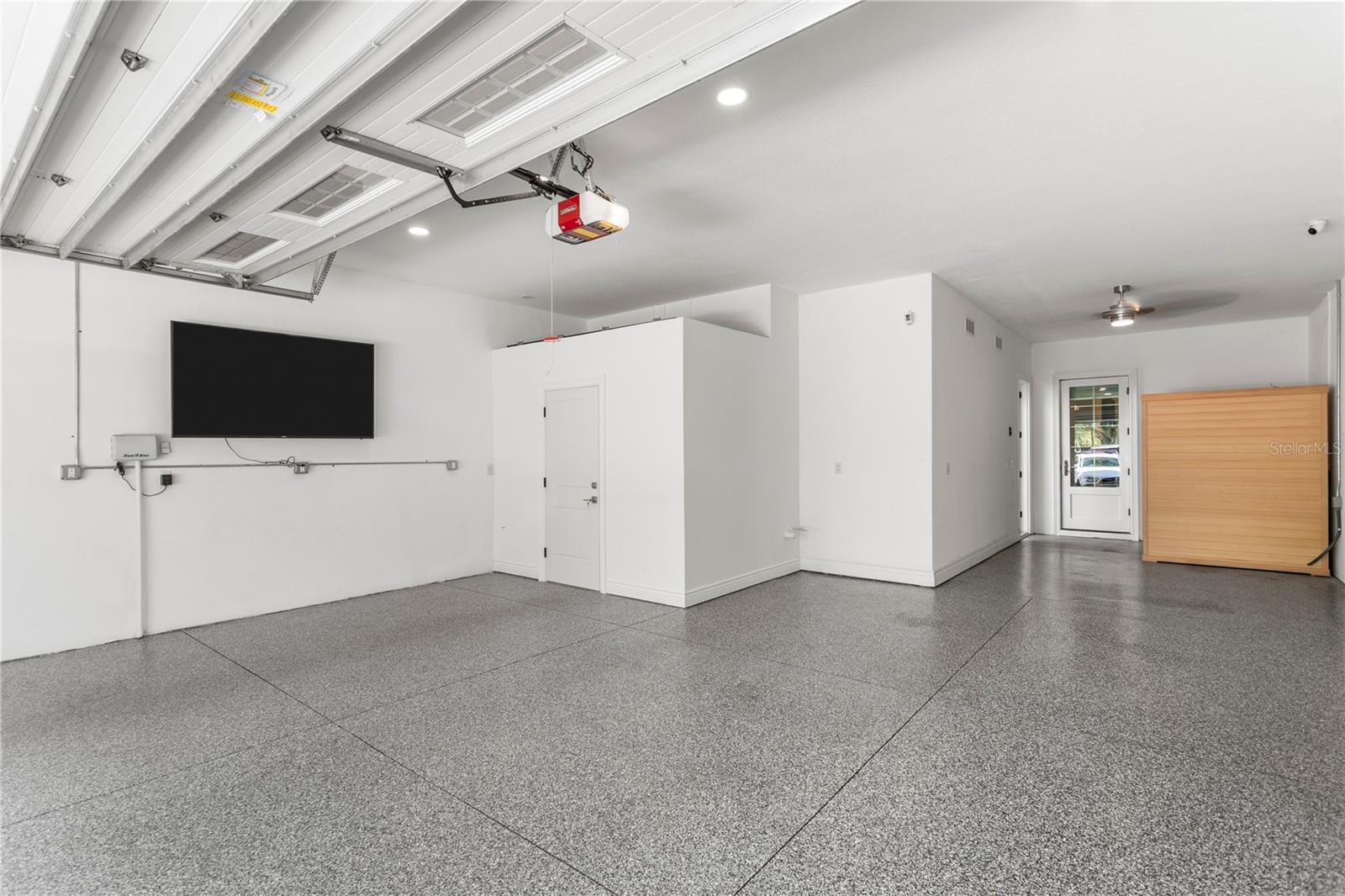 524 BEACH DR NE — photo 54