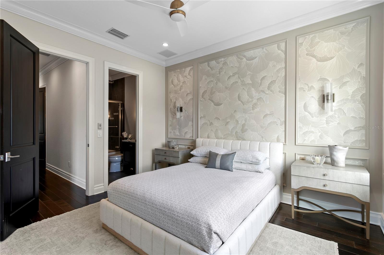 524 BEACH DR NE — photo 39