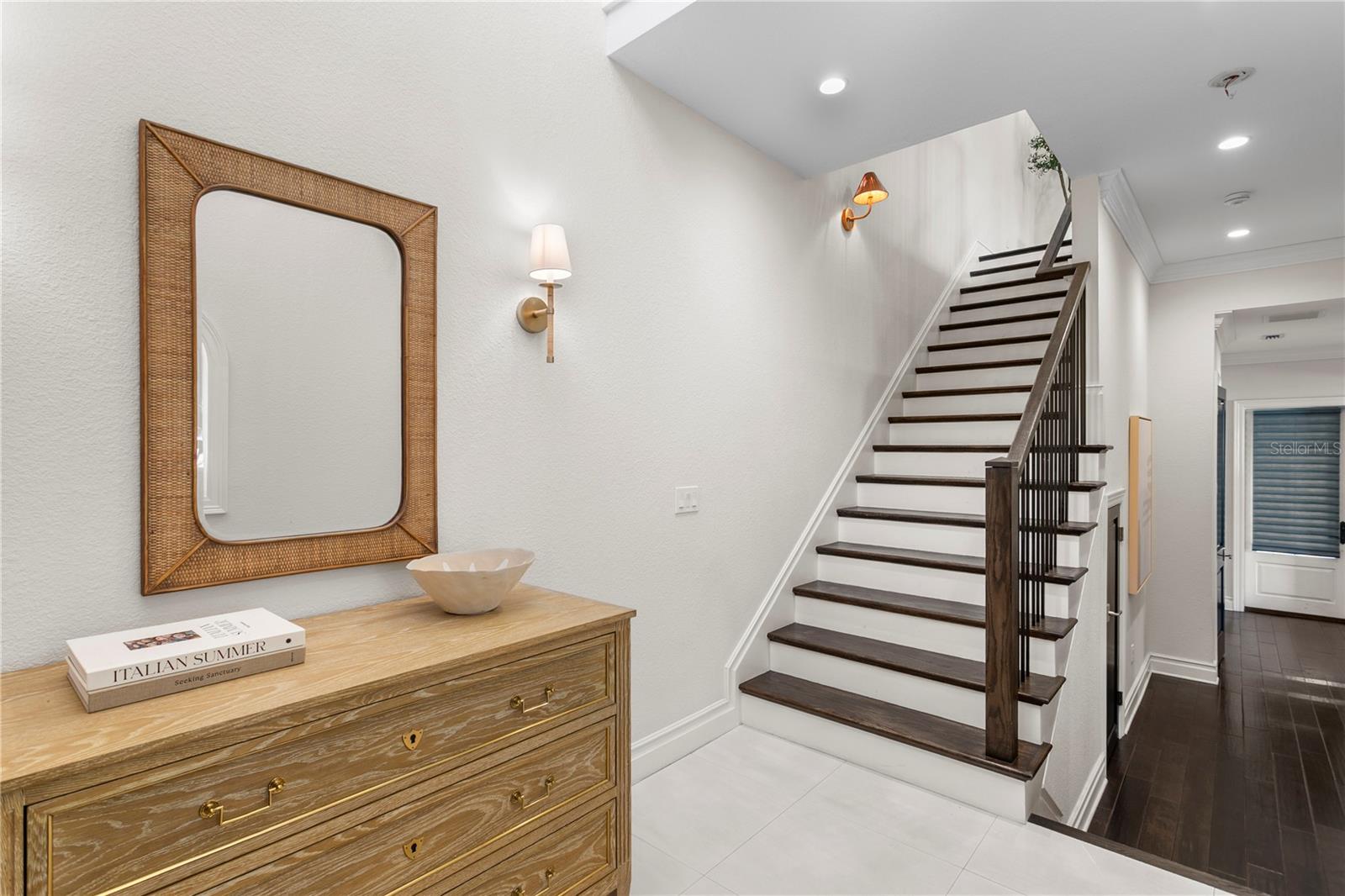 524 BEACH DR NE — photo 7