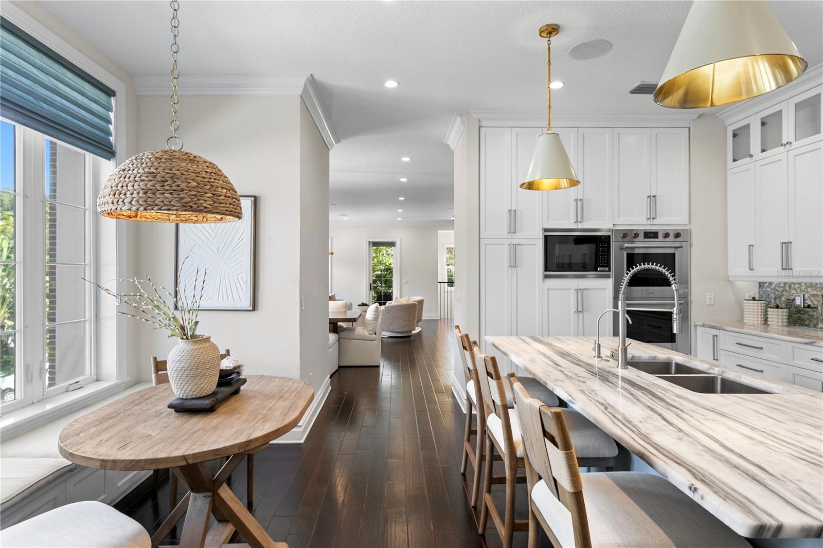 524 BEACH DR NE — photo 13