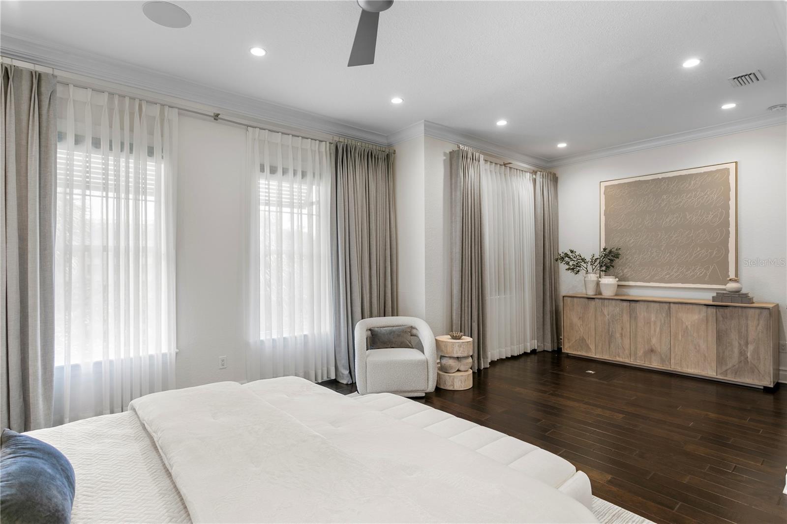524 BEACH DR NE — photo 29