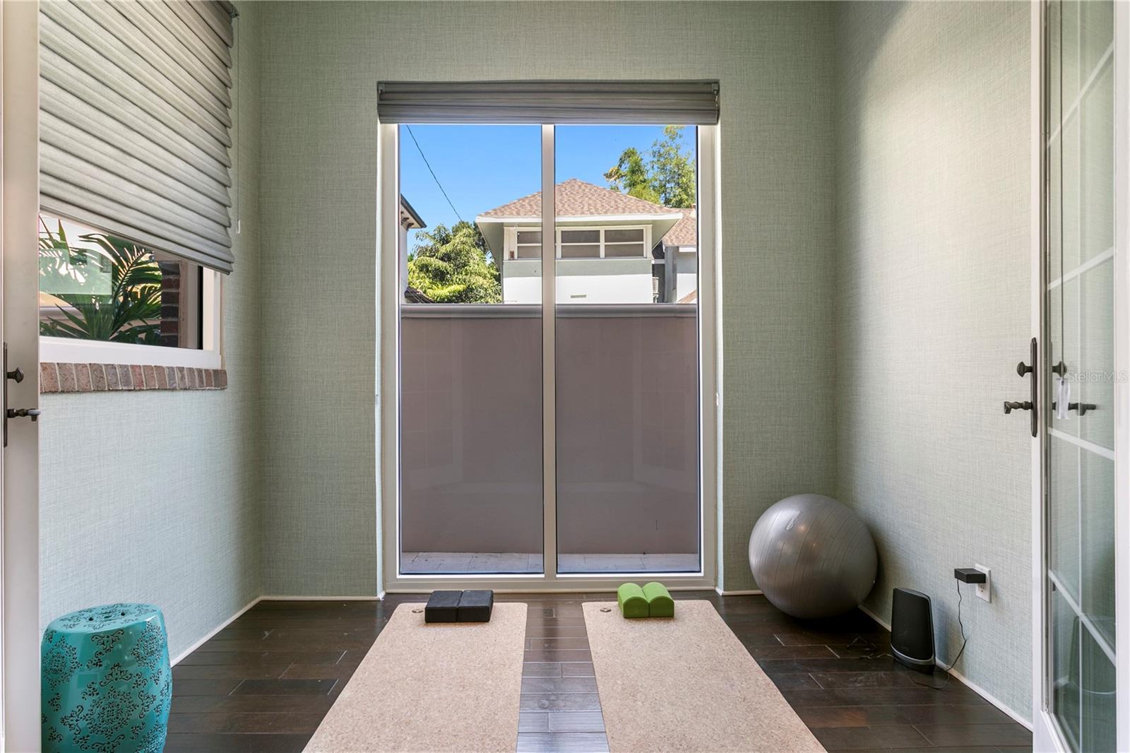 524 BEACH DR NE — photo 24