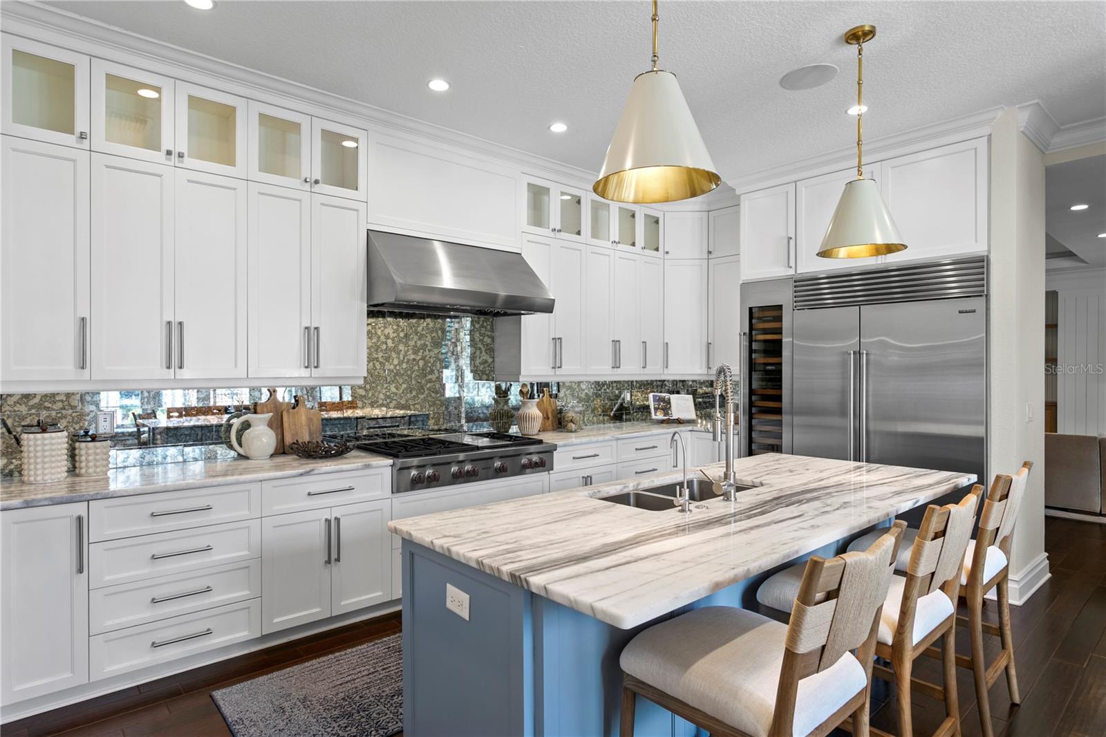 524 BEACH DR NE — photo 15