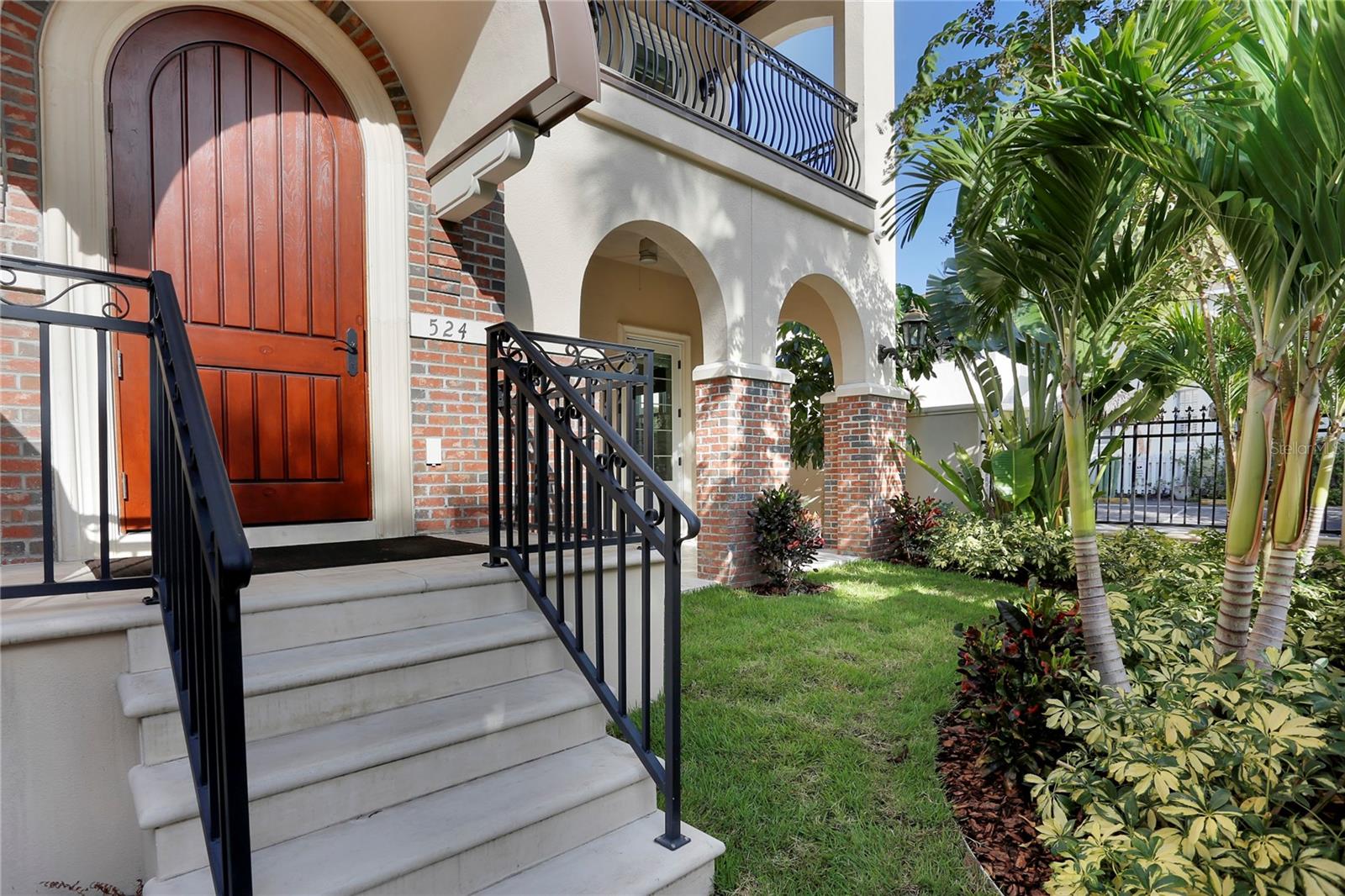 524 BEACH DR NE — photo 5