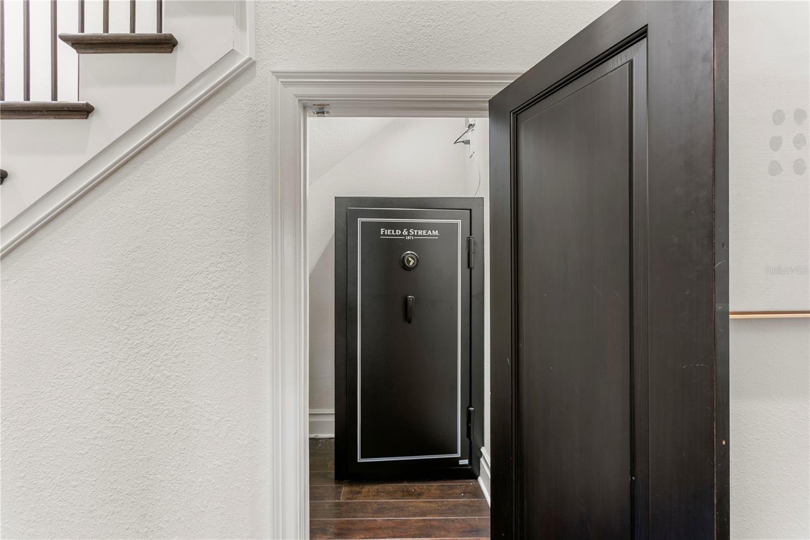 524 BEACH DR NE — photo 51