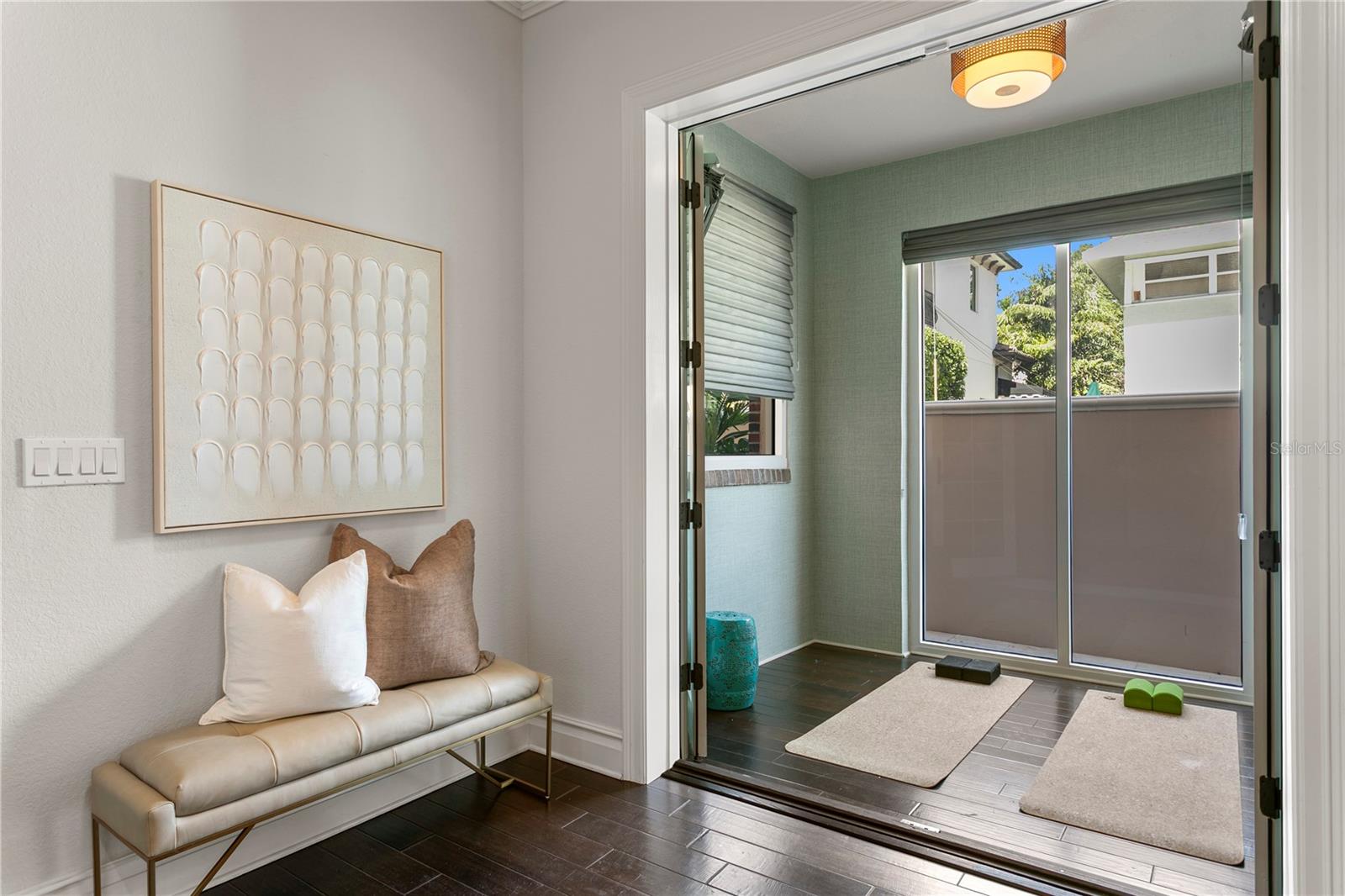 524 BEACH DR NE — photo 23