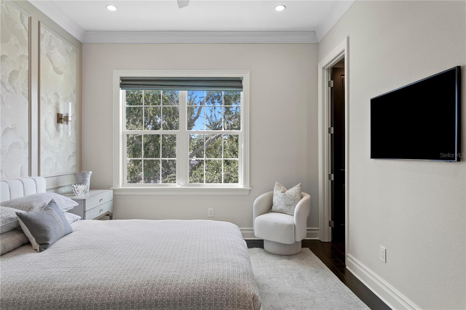 524 BEACH DR NE — photo 41