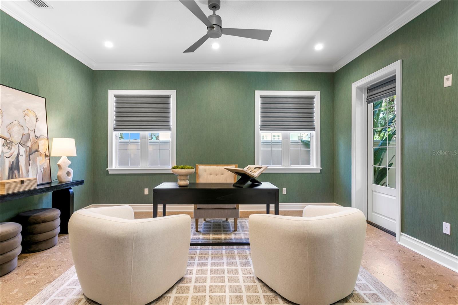 524 BEACH DR NE — photo 21