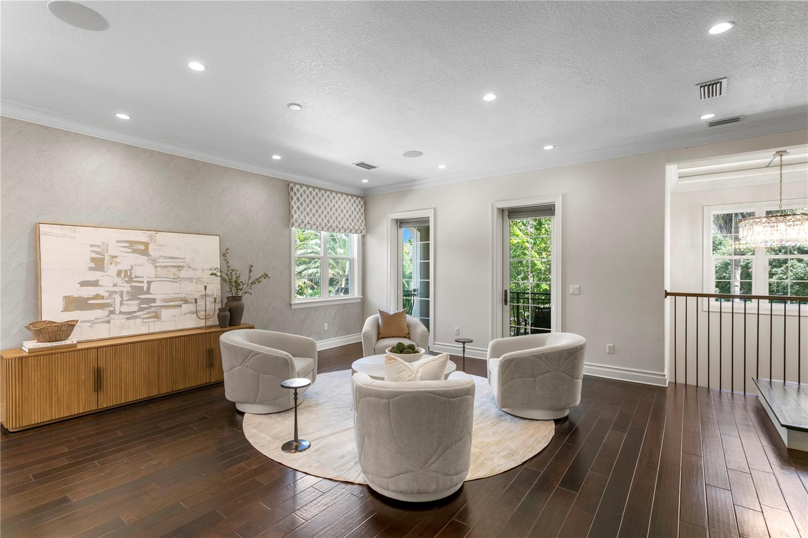 524 BEACH DR NE — photo 11