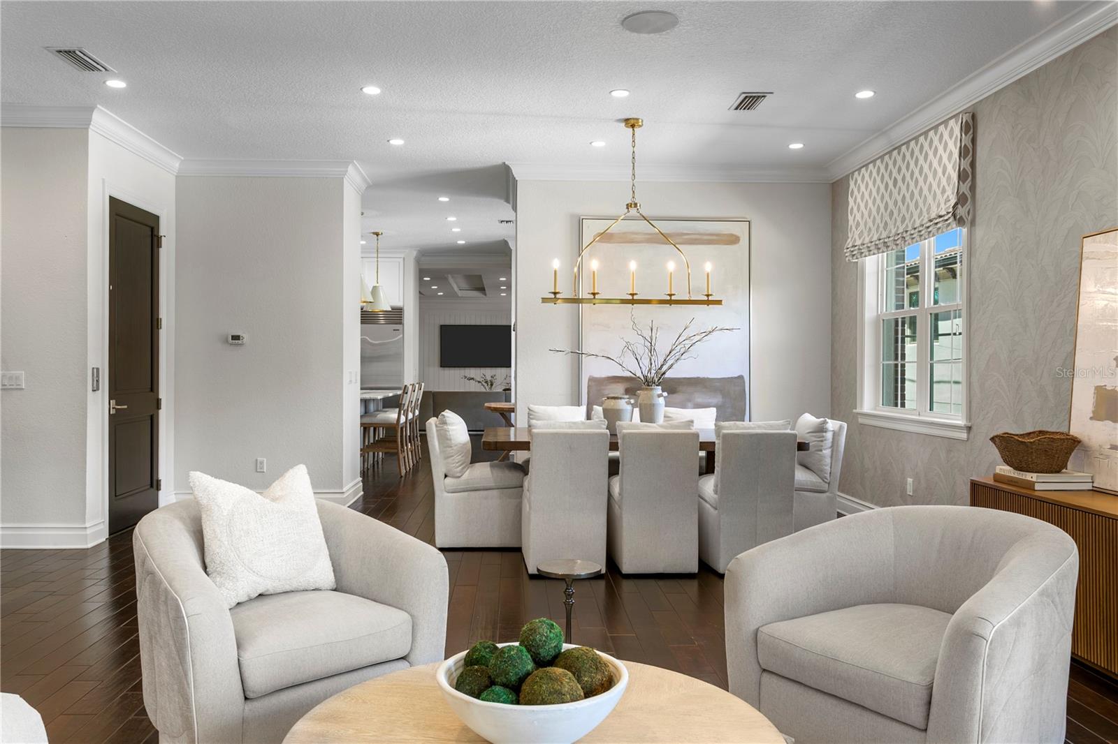 524 BEACH DR NE — photo 10