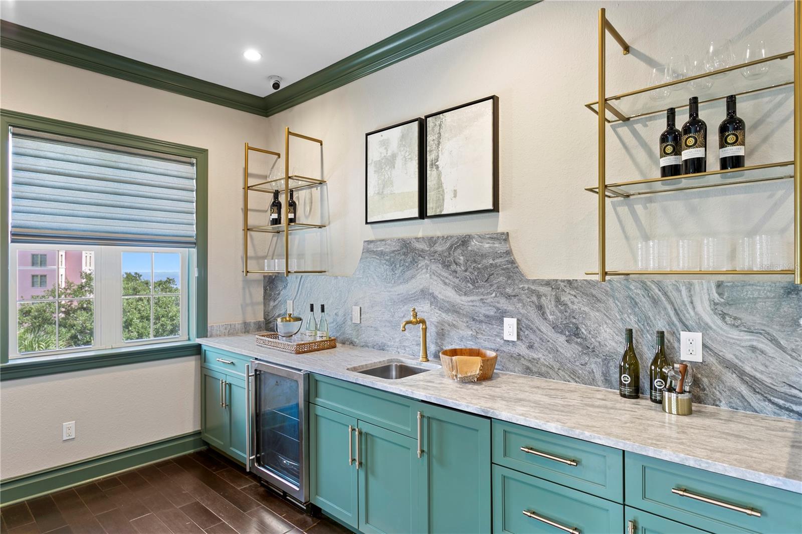 524 BEACH DR NE — photo 48