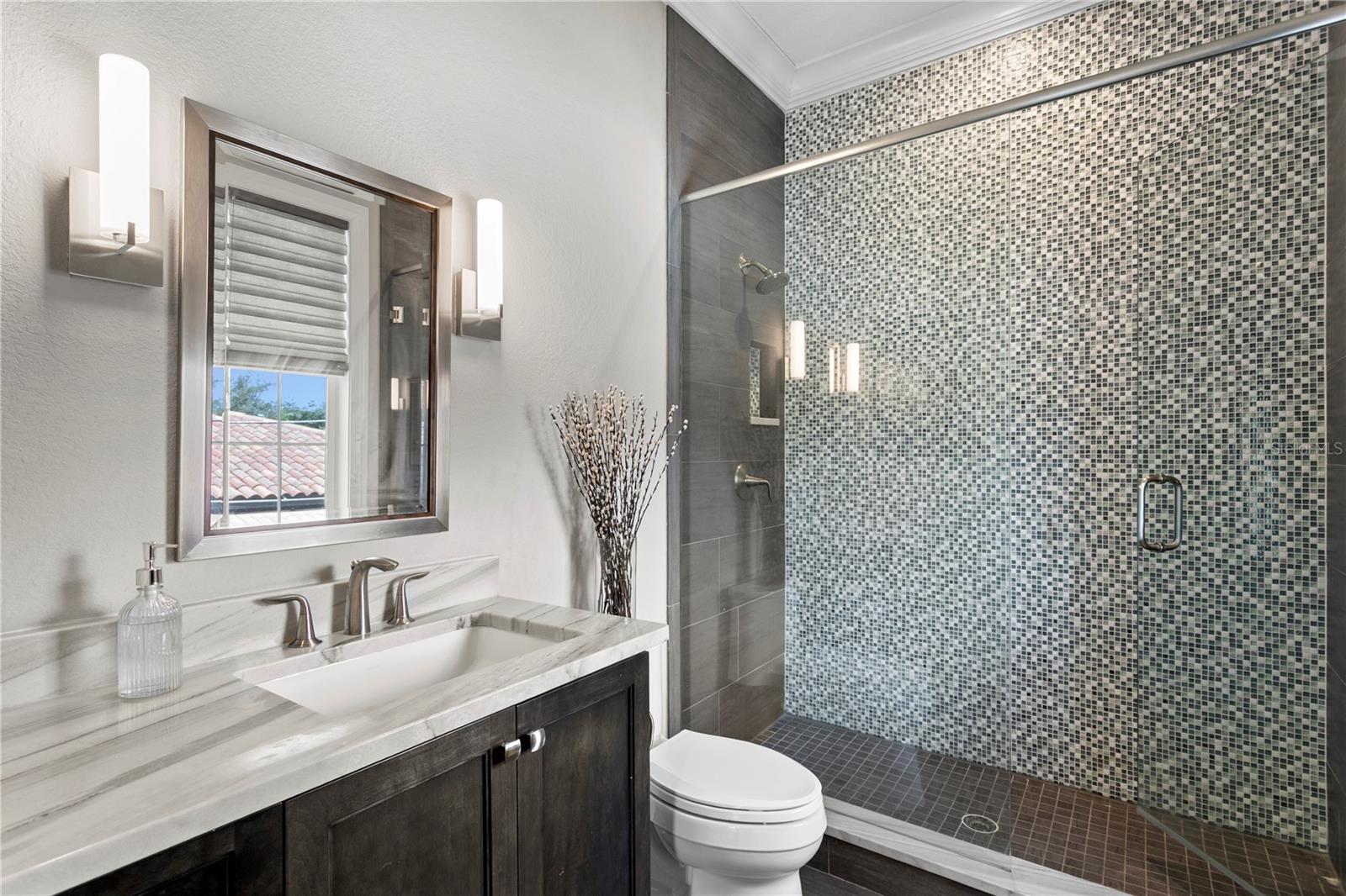 524 BEACH DR NE — photo 38