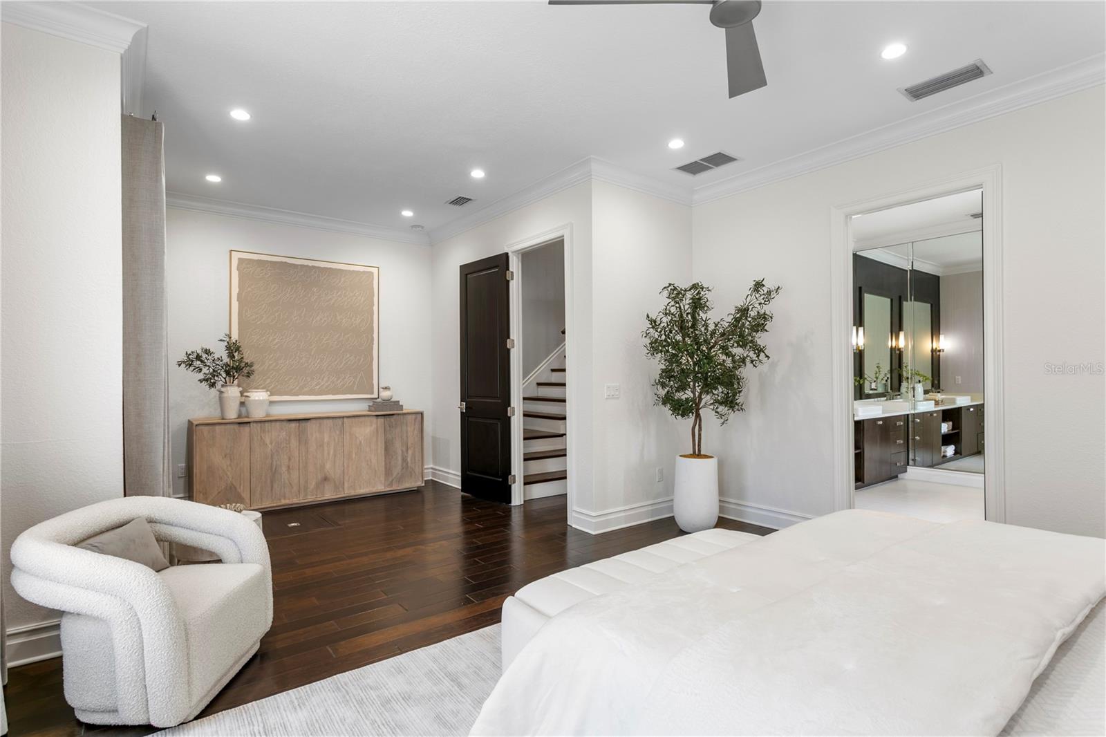 524 BEACH DR NE — photo 30