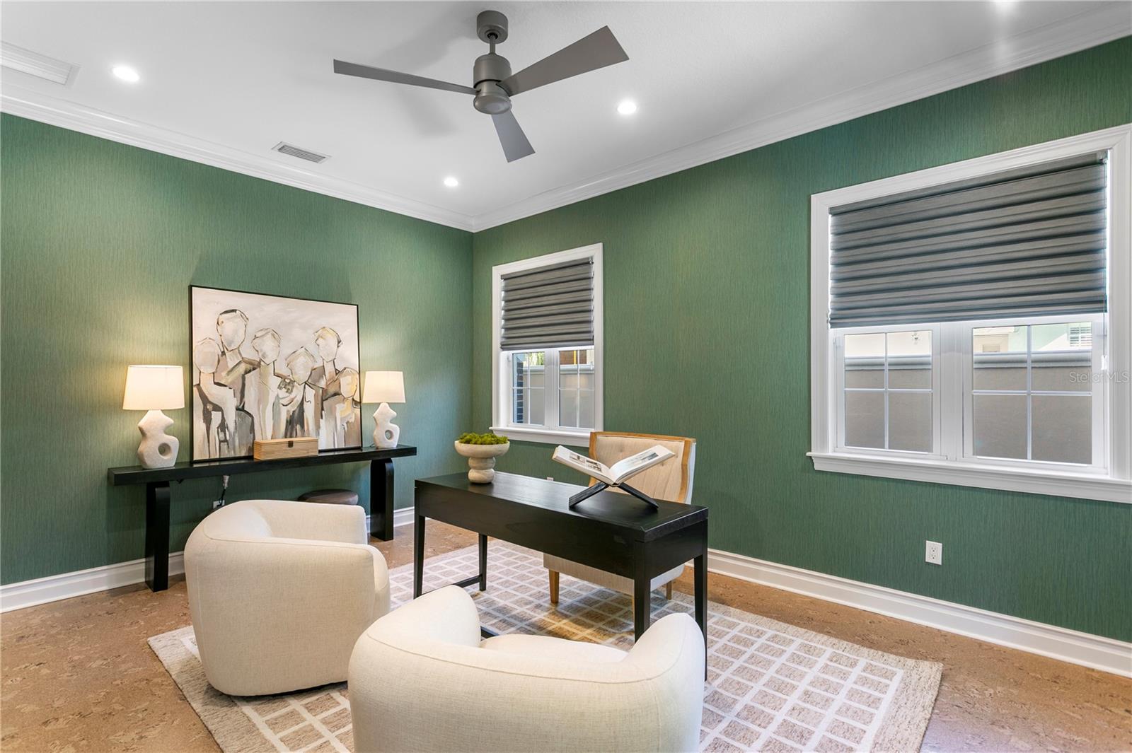 524 BEACH DR NE — photo 20