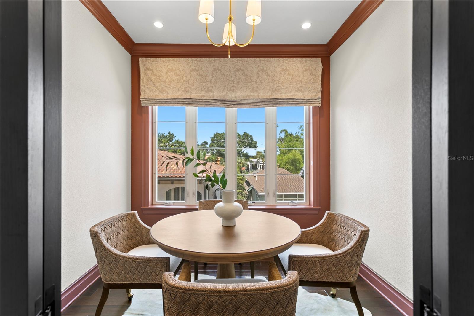 524 BEACH DR NE — photo 43