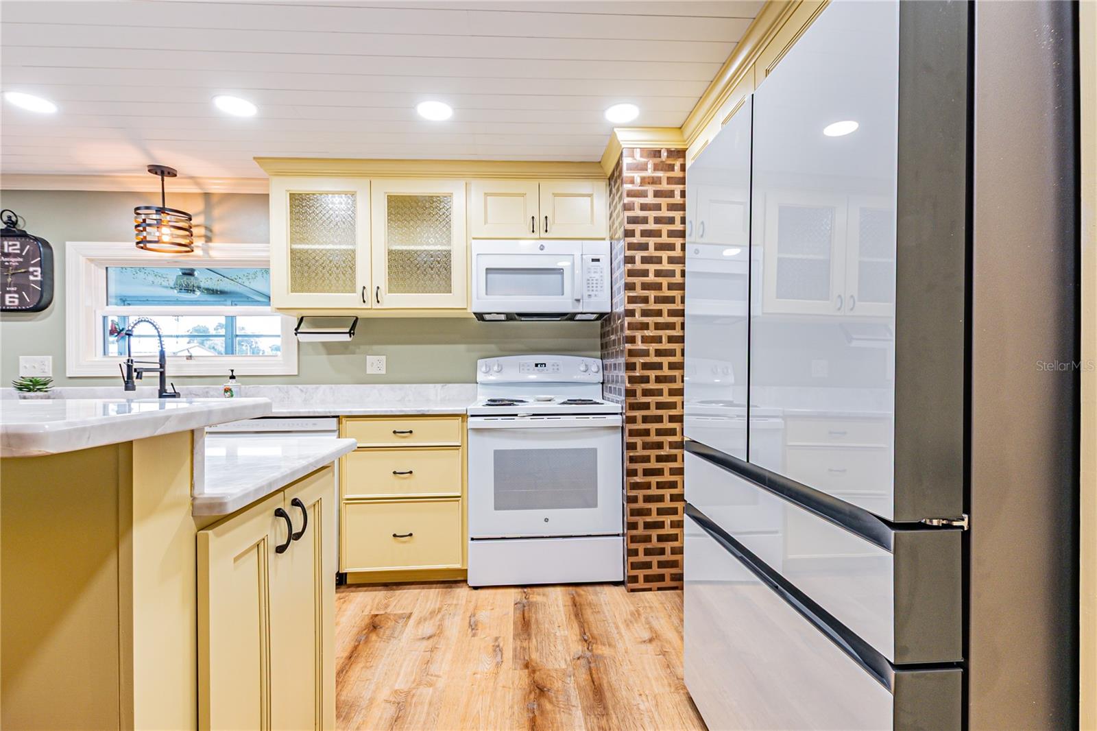 5421 MOHAWK ST — photo 8