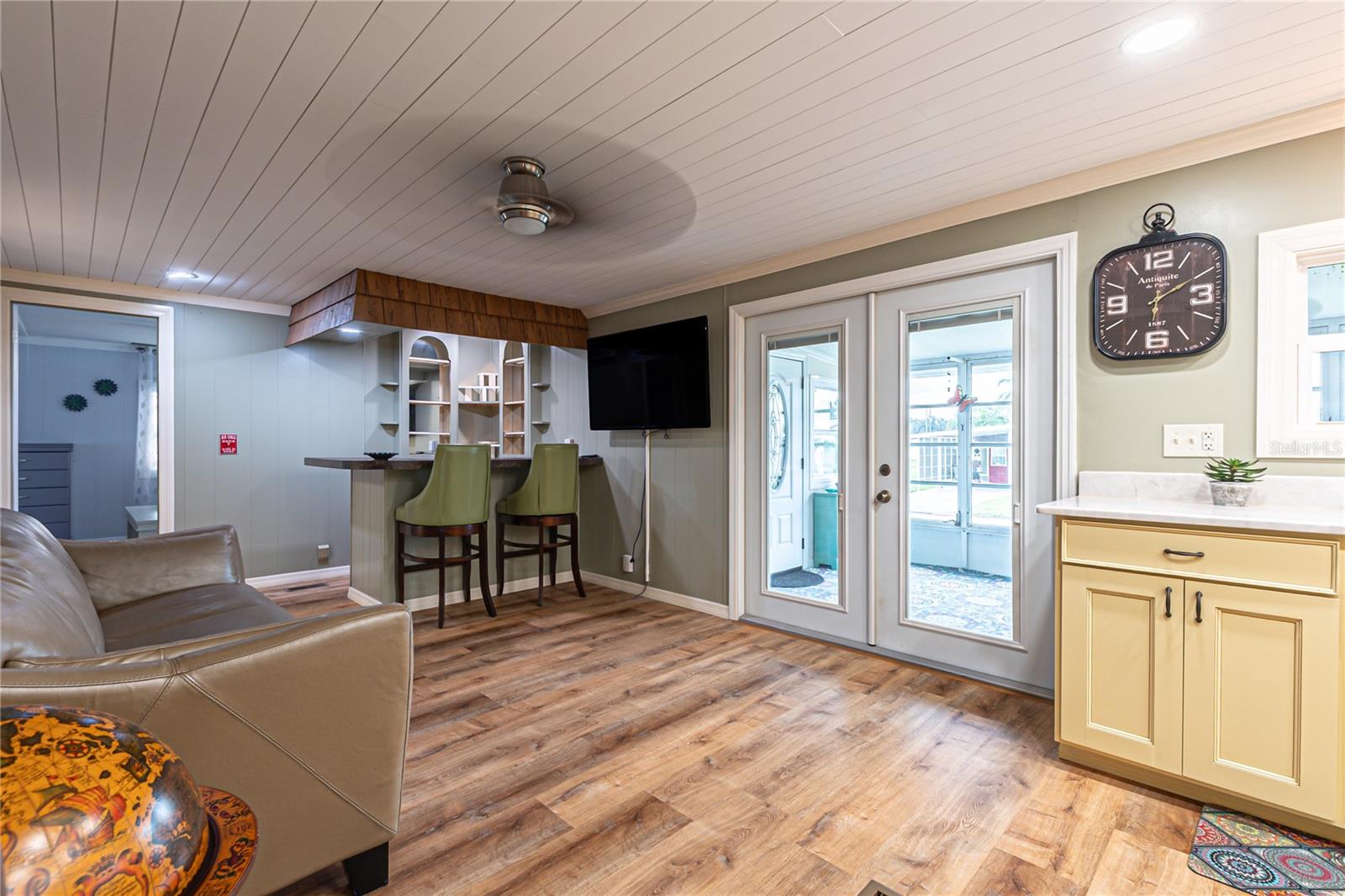 5421 MOHAWK ST — photo 12