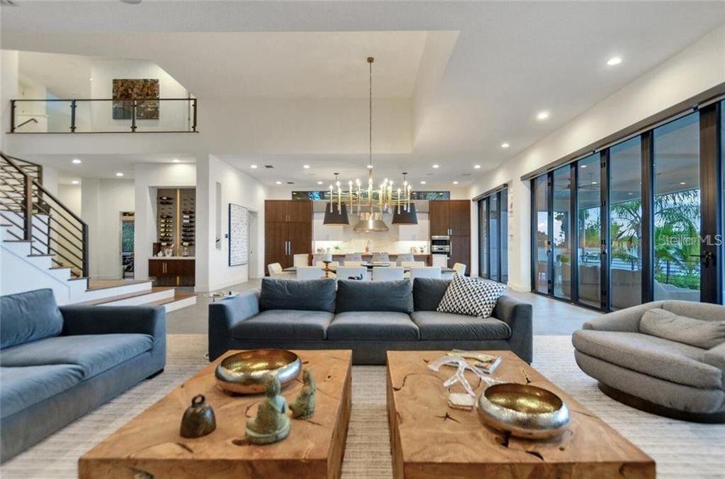 588 RIVIERA DR — photo 12