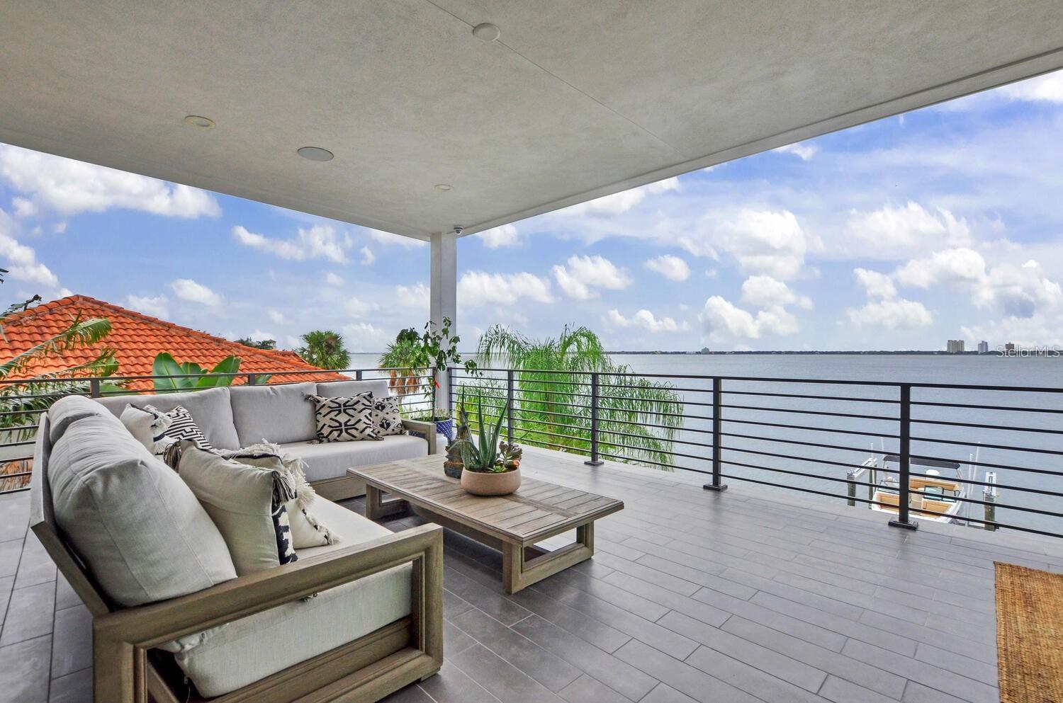 588 RIVIERA DR — photo 21