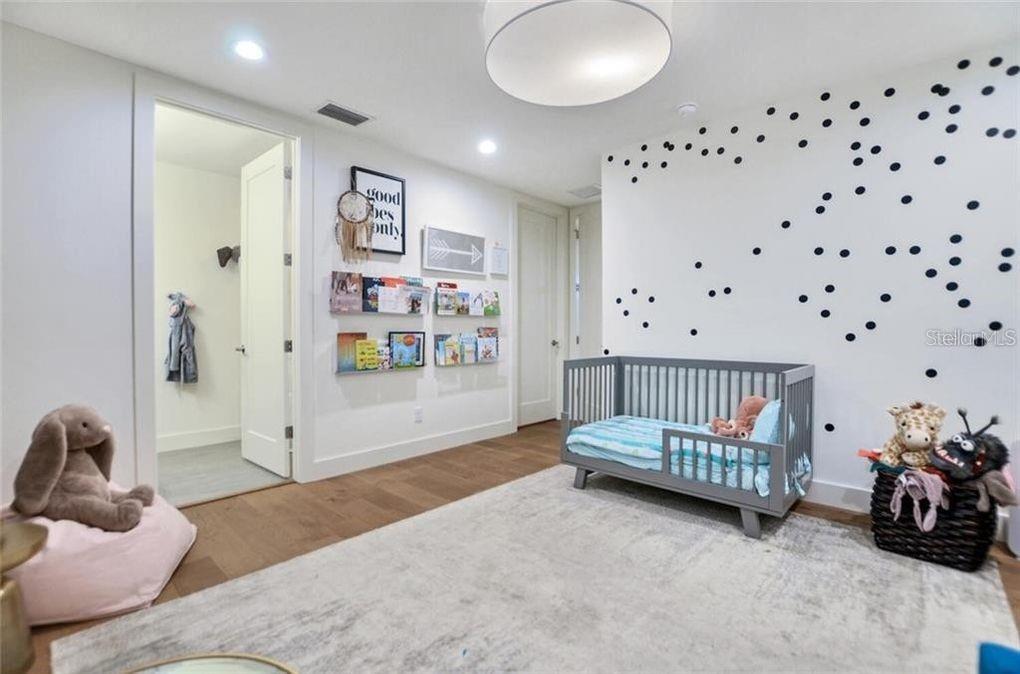 588 RIVIERA DR — photo 24