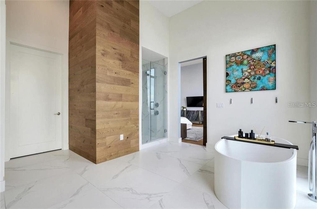 588 RIVIERA DR — photo 16