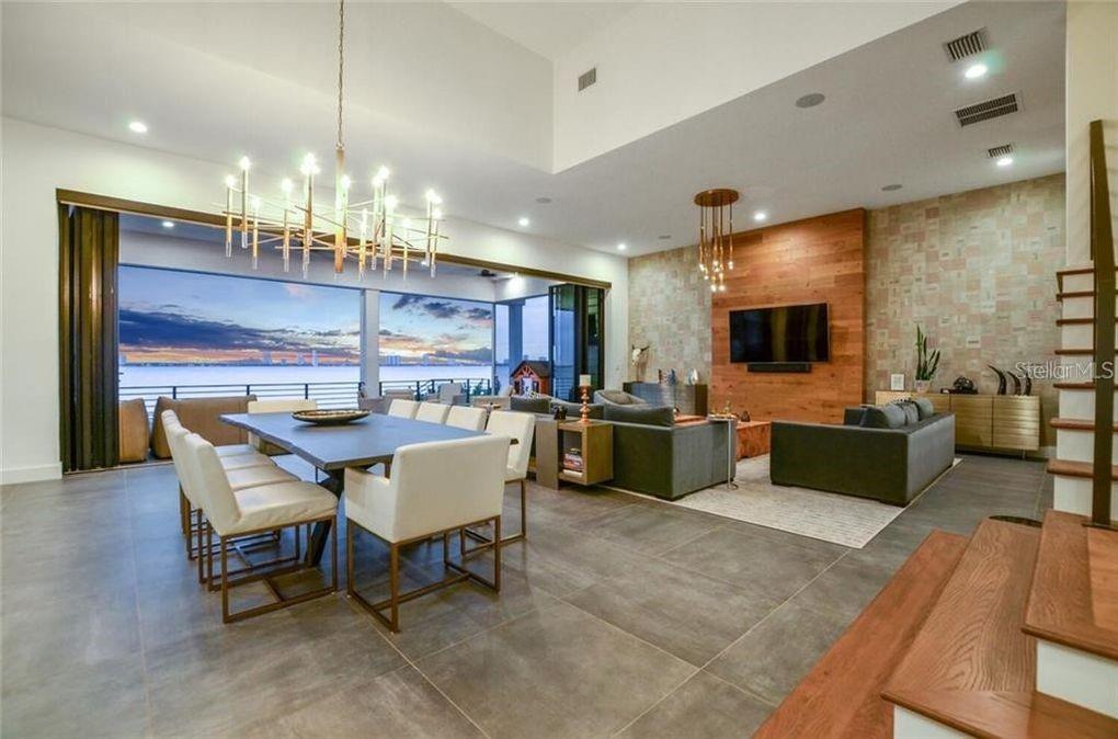 588 RIVIERA DR — photo 10