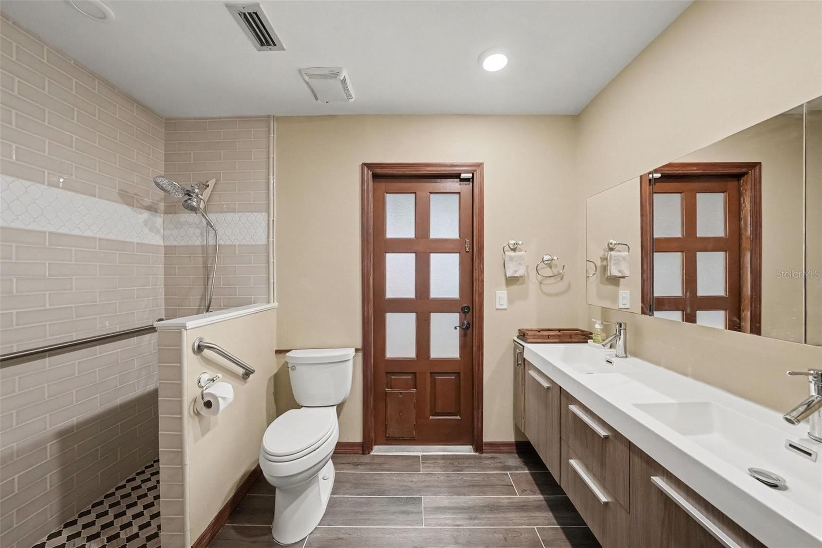 201 WILD OAK DR — photo 17