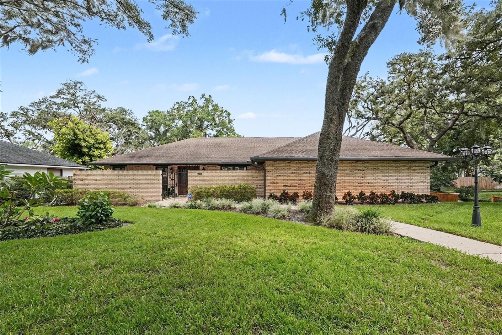 201 WILD OAK DR — photo 2