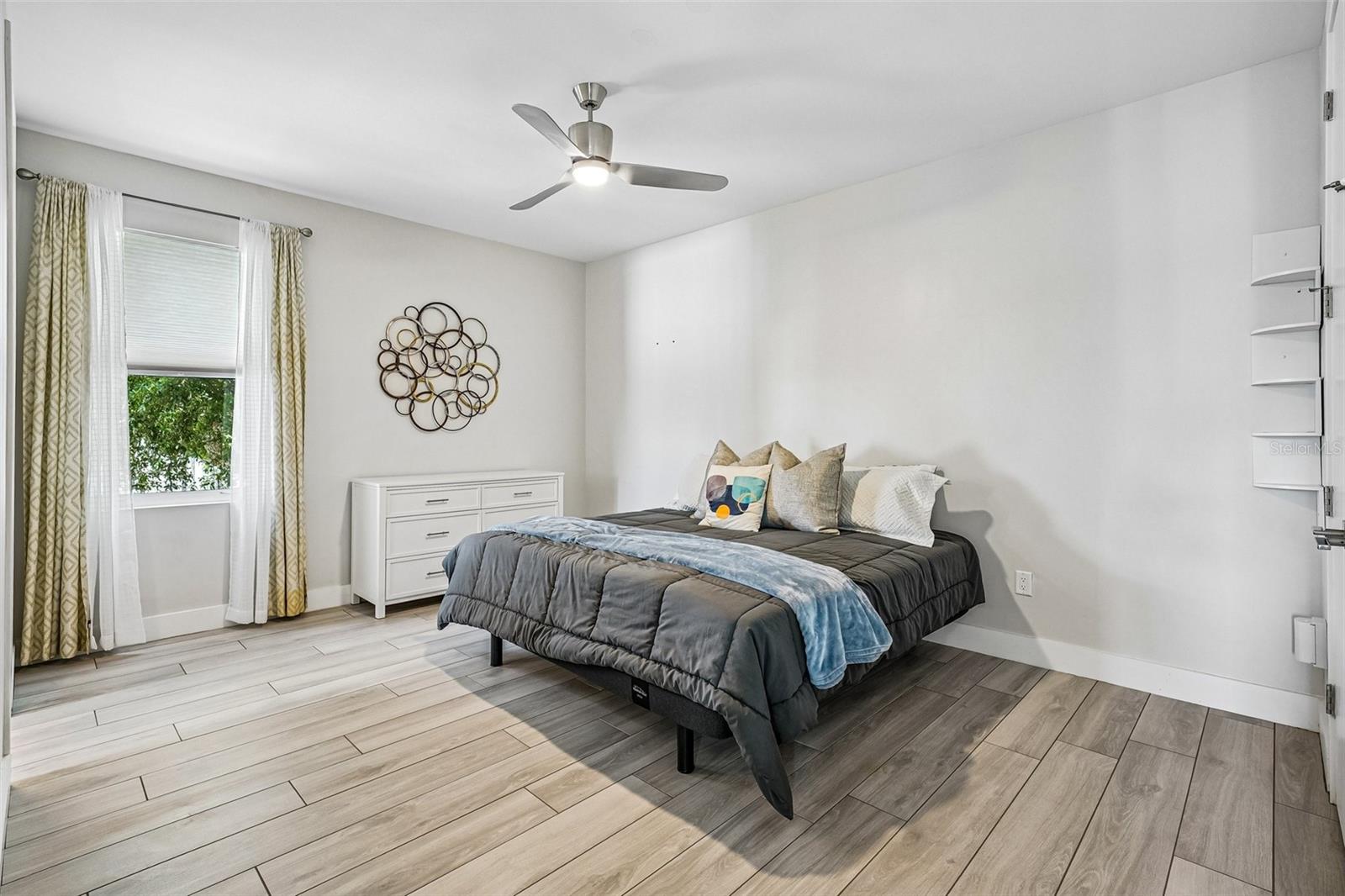 2706 W TRILBY AVE — photo 39