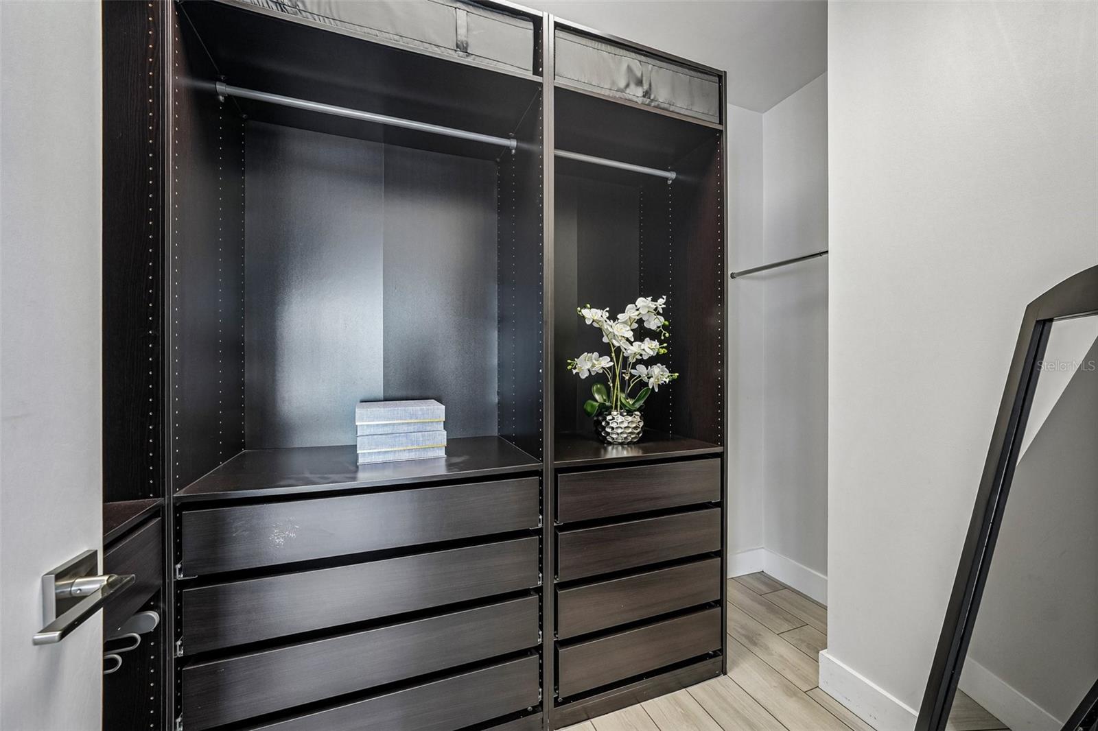 2706 W TRILBY AVE — photo 41