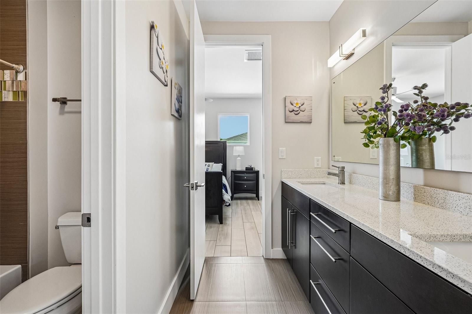 2706 W TRILBY AVE — photo 48