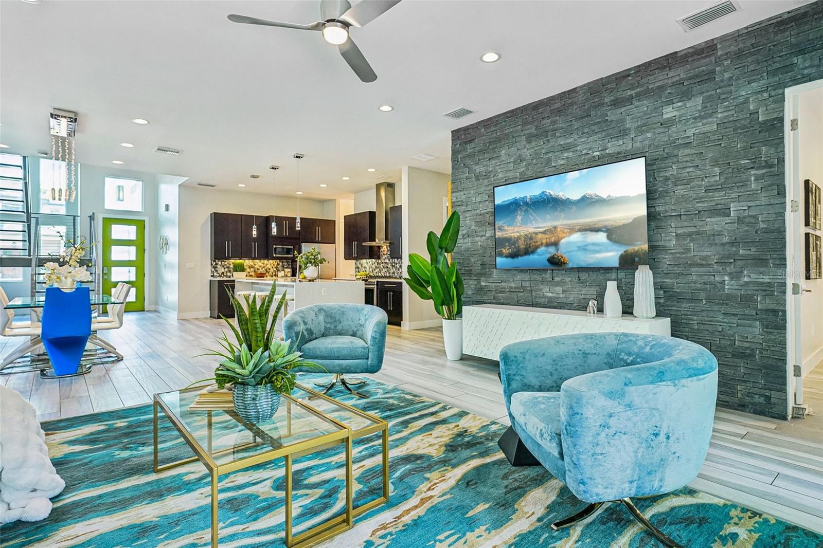2706 W TRILBY AVE — photo 8