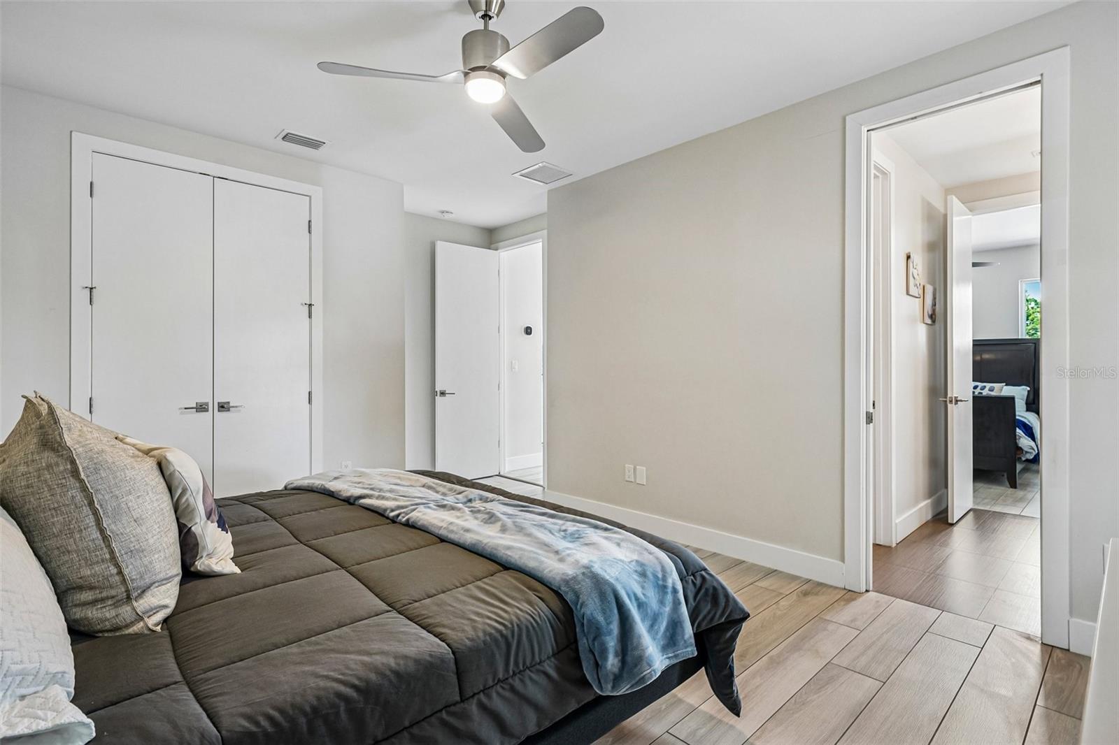 2706 W TRILBY AVE — photo 57