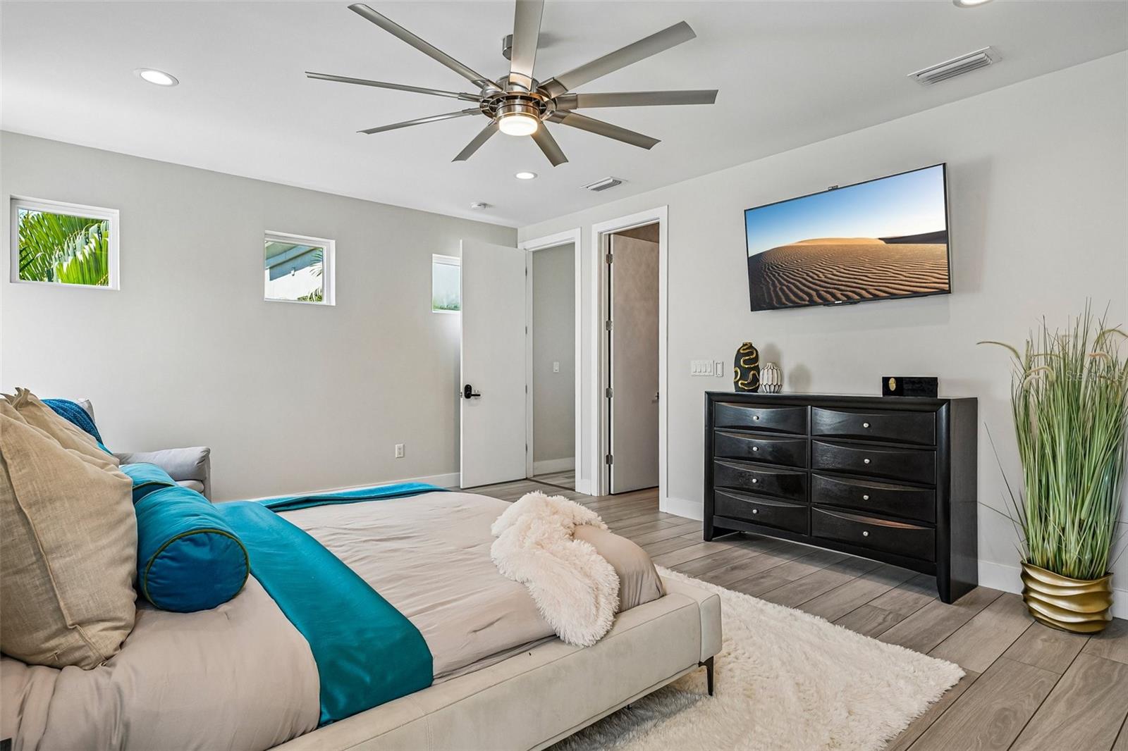 2706 W TRILBY AVE — photo 36